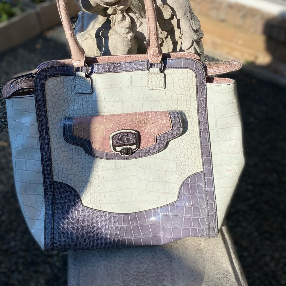 GUESS overnight bag